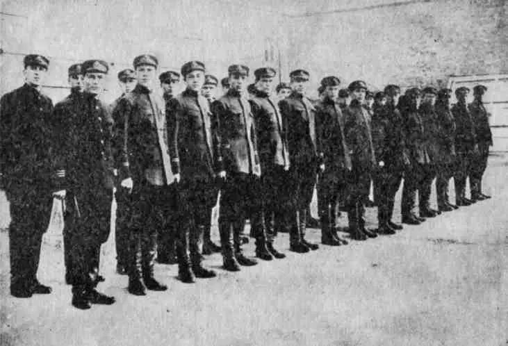Летноинструкторский состав передового подразделения училища 1932 год Среди - фото 24