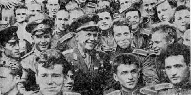 Август 1963 года Летчиккосмонавт СССР Герой Советского Союза Павел Романович - фото 29