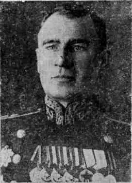 Начальник училища генераллейтенант авиации Александр Харитонович Андреев - фото 47