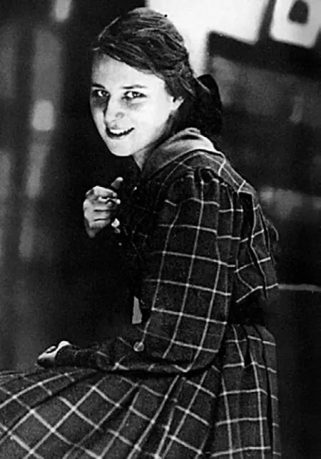 Актриса Алла Тарасова в спектакле Зеленое кольцо 1916 г Актриса МХТ - фото 37