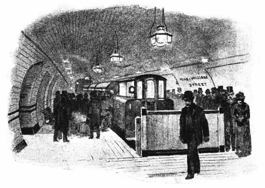 В лондонском метро 94 W Luker Electric railway station King William - фото 86