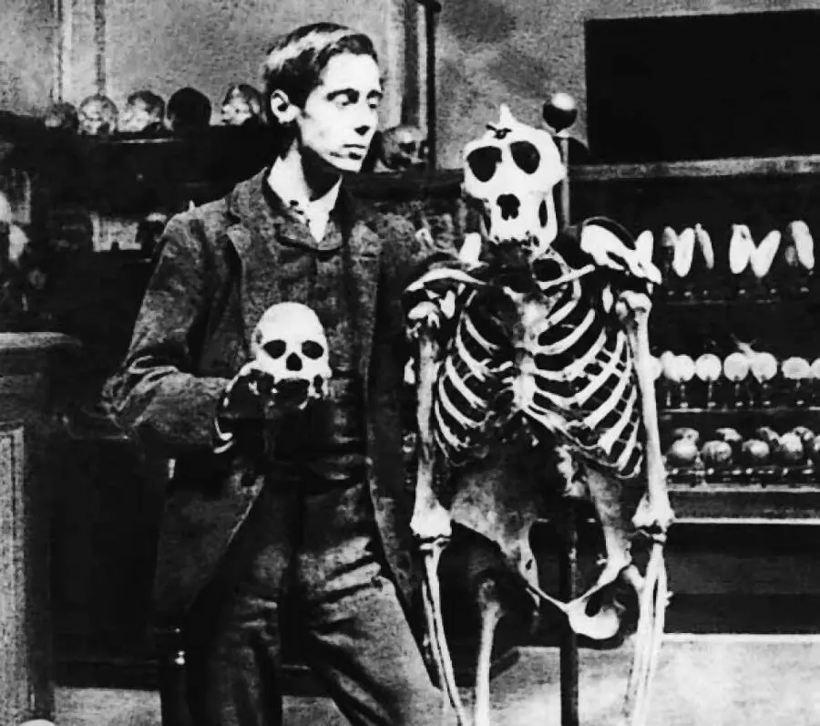 Юный Уэллс демонстрирует правоту Дарвина 110 Young H G Wells Posing With - фото 111