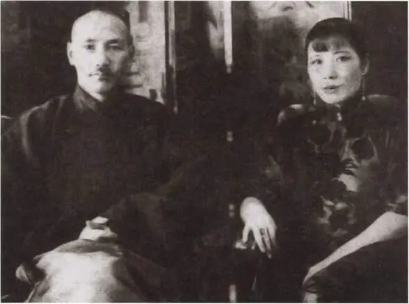 Чан Кайши и Сун Мэйлин Нанкин 1937 г Чан Кайши с сыновьями Цзинго слева - фото 32
