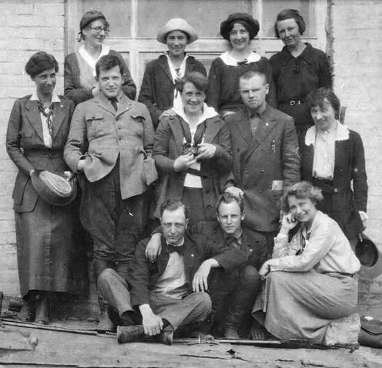 Сотрудники Американской группы ОДК в Сорочинском 1922 Третий ряд Ребекка - фото 21