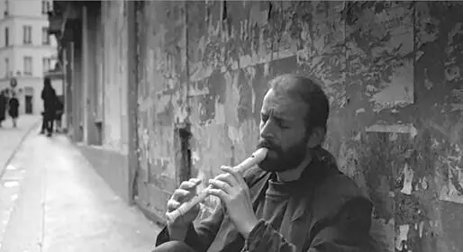 Обшарпанная стена в фильме Кшиштофа Кесьлёвского Три цвета Синий 1993 На - фото 144