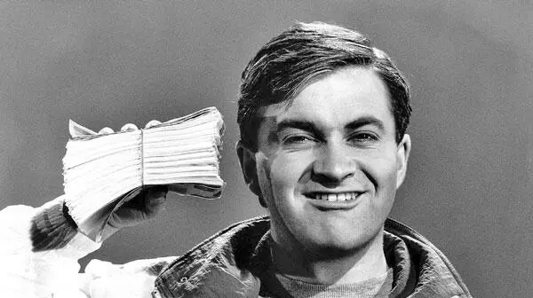 Персонаж Гарри Энфилда по прозвищу Куча денег Loadsamoney к разочарованию - фото 157