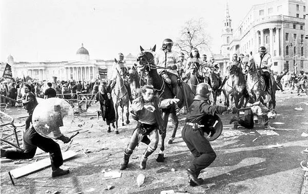 Битва на Трафальгарсквер Беспорядки изза введения подушного налога 31 - фото 158