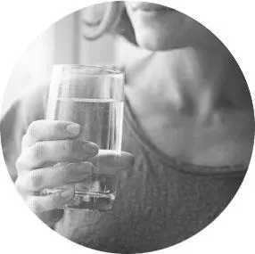Вы должны пить не менее восьми стаканов воды в день Или больше Эта ложь - фото 101