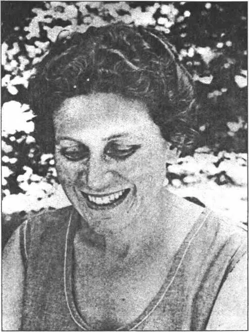 С Аллилуева 1968 г Фото Кристофера ШефердаКушмана С Аллилуева с дочерью - фото 15