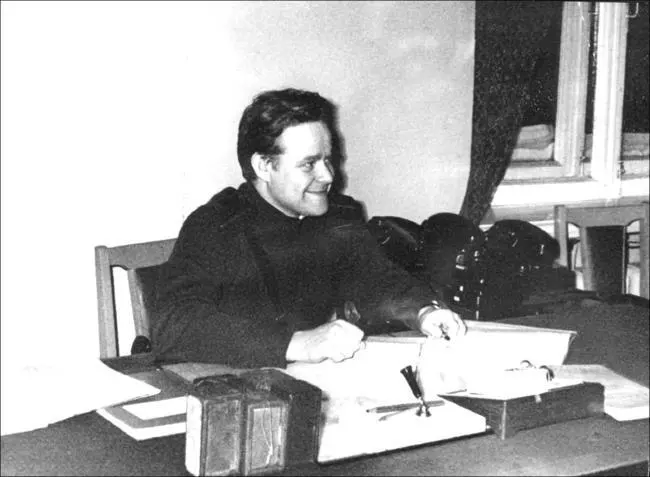 ЮА Ведяев дежурный по тюменскому Управлению КГБ Тюмень 1965 г Во главе - фото 5