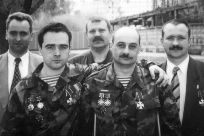 Вадим Раллев слева и Сергей Говорухин справа На праздновании Дня войск - фото 28