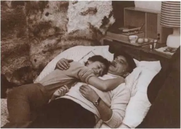 С артисткой Мариной Нееловой Осенний марафон Около 1979 г Режиссер - фото 52
