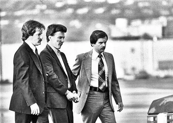 Кристофер Бойс Второй арест Ли вышел из тюрьмы условнодосрочно в 1998 году - фото 46