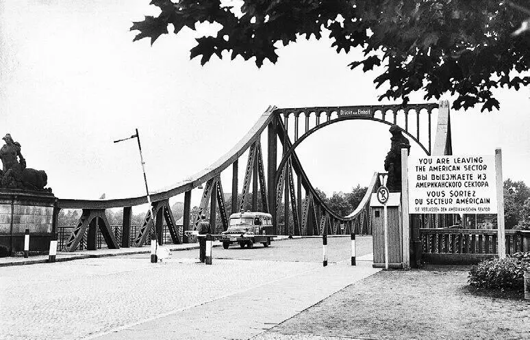 Мост Глинике 1962 год Несмотря на то что советские разведчикинелегалы - фото 50