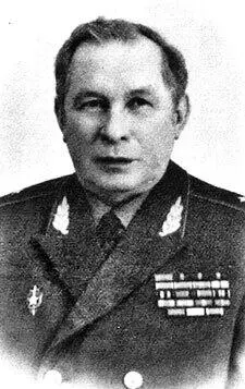 М М Зимбулатов С 1939 г проходил службу в войсках НКВД В начале войны - фото 174
