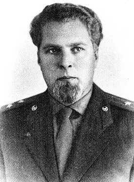 Ю И Модин Родился в Суздале в семье военнослужащего Окончил среднюю школу в - фото 209