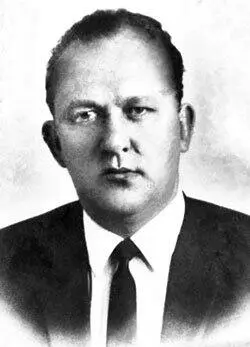 Г Ф Титов Родился в Петрозаводске В 1952 г окончил Машиностроительный - фото 231