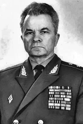 И Л Устинов Родился в д Малая Бобровка ныне Свердловской обл Русский В - фото 233