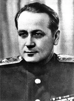 Г В Утехин Русский Родился в СанктПетербурге в семье военного врача С - фото 234