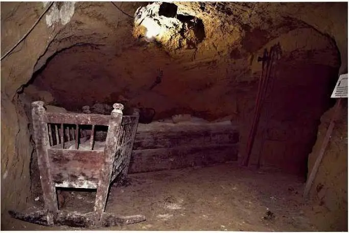 В подвалах замка VI Прага где жил император Рудольф II Габсбург была - фото 84