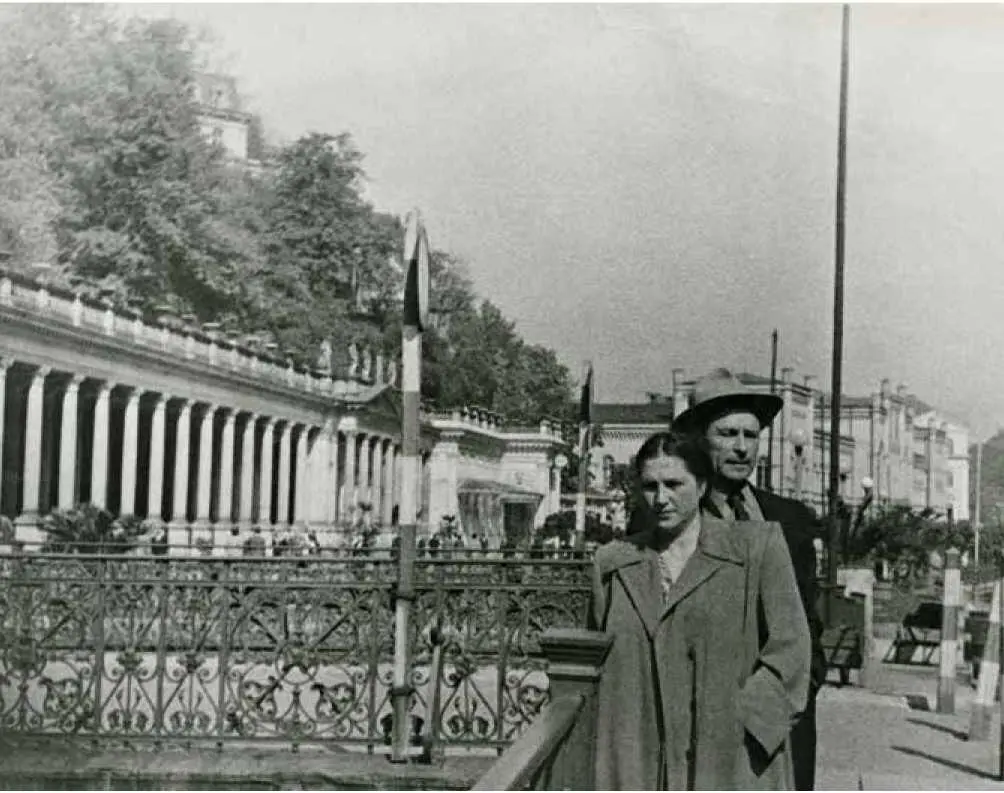 1954 МАМА ОТЕЦ КАРЛОВЫ ВАРЫ 1952 ЛАГЕРЯ ВВИА СТ БЕЛОПЕСОЦКАЯ - фото 26