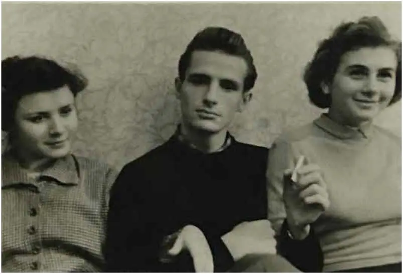 1957 У ВХОДА ВО ВГИК 1957 С ДИМОЙ ПЛЕТНИКОВЫМ НА ТРЕНИРОВКЕ - фото 32