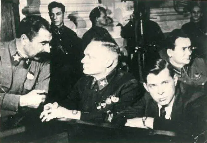 IX съезд ВЛКСМ 1931 год Косарев А В крайний справа АА Андреев - фото 3