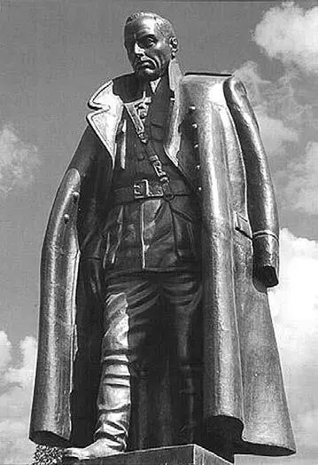 памятник Колчаку в Иркутске А вот что получилось хорошо так это воины на - фото 145