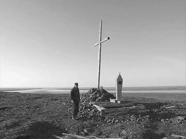 Памятник ДеЛонгу и его спутникам на месте их бывшей могилы Воздвигнут - фото 212