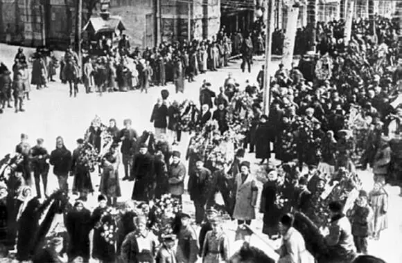 Похороны жертв Осиповского восстания в Ташкенте Январь 1919 г По сведениям - фото 45