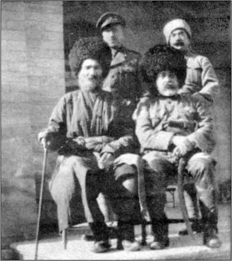 Полковник ОразСердар сидит справа Обез Баев слева стоит слева генерал - фото 53