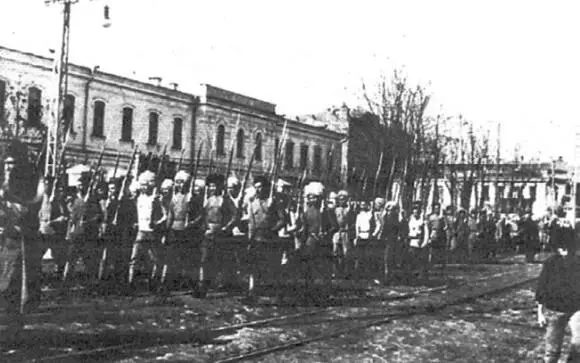 Отряд Б Н Литвинова прибывший с Кавказа на улицах Асхабада в апреле 1919 г - фото 55