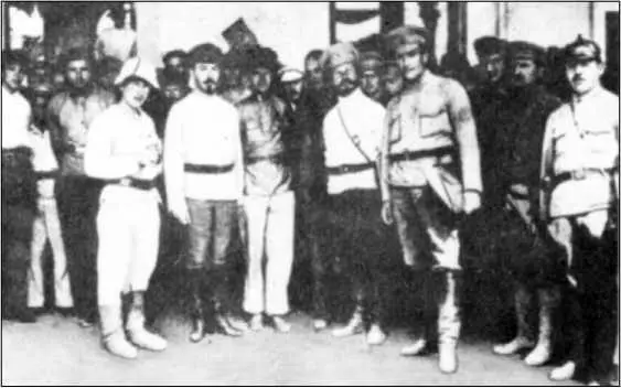 Сокольников Фрунзе и Куйбышев у входа во дворец Бухарского эмира Фото - фото 86
