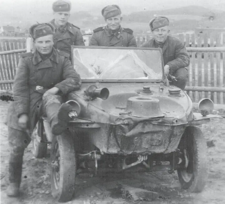 Илл 23 Польша 1944 год советские бойцы с трофейным вездеходомамфибией - фото 25