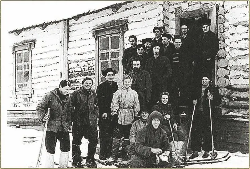 Илл 52 Один из прощальных снимков сделанных в поселке 41го лесного - фото 54