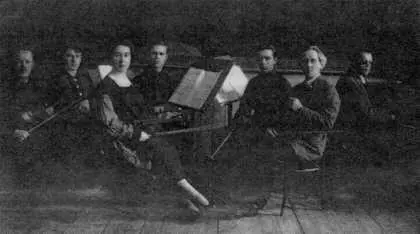 Крайний справа Я А Мингалев 1928 год Дмитрий Наркисович МаминСибиряк - фото 1