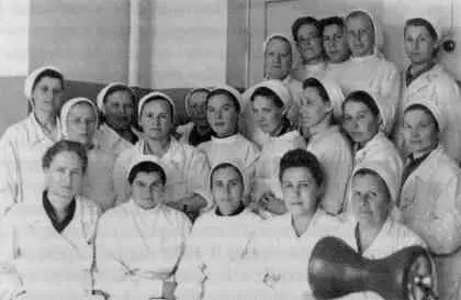 Коллектив Усольской ЦРБ 1960е годы Первомайская демонстрация На первом - фото 32