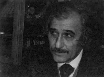 В В Семикин Василий Андреевич Тимашов с дочками И в рабочем кабине - фото 41