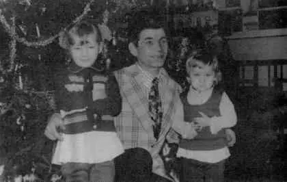 Василий Андреевич Тимашов с дочками И в рабочем кабинете Днем рождения - фото 42