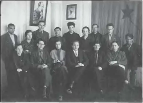 II пленум Облбюро СРП Сидит второй слева А Моррисон 1926 г Челябинск Мое - фото 5