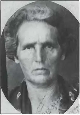 Бабушка После 1937 г Уфа Бабушка размотала платок и предстала в своей - фото 22