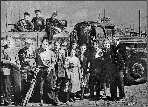 Проводы партии 3 Караевой 1953 г Машина стоит на месте будущей столовой - фото 43