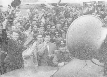 В космосе майор Герман Степанович Титов Ура нашему однополчанину 1961 - фото 23