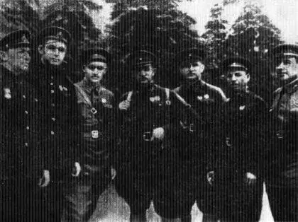 И Е Петров с командирами Приморской армии и руководителями Совета обороны В - фото 7