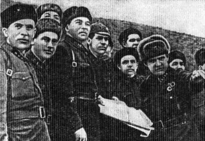 Н О Гузь ставит задачу перед командирами И вот через несколько месяцев мы - фото 12