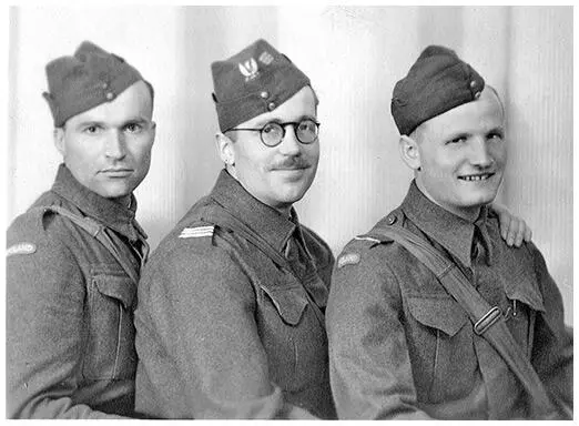 Наполеон Сегеда слева Ок 1939 года Предоставлено Янинкой Сальской - фото 79