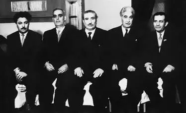 Представители азербайджанской интеллигенции 1960х гг Слева направо писатели - фото 29