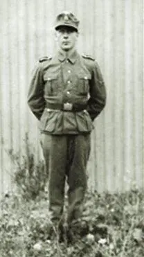 Лейф Гурандсруд родился 11 июля 1916 года в коммуне Лиер недалеко от Драммена и - фото 94