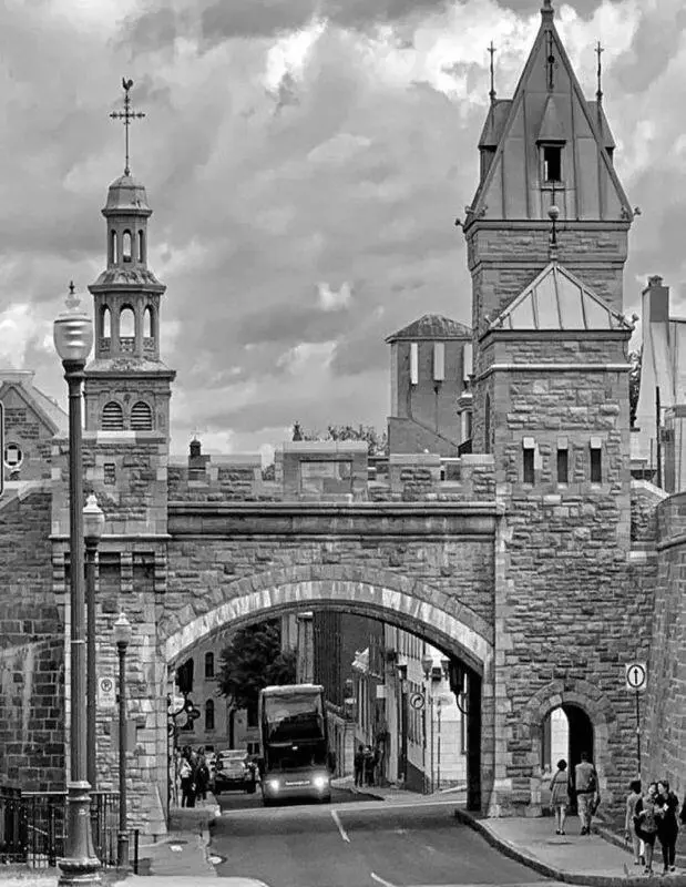 Городские ворота Флаг современной канадской провинции Квебек лазурное - фото 25