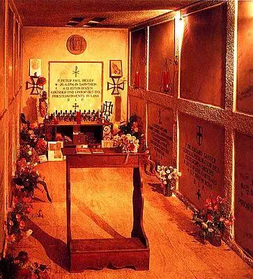 Склеп священников г Лана Надпись Патер Петер Пауль Риглер Род 2861796 - фото 162